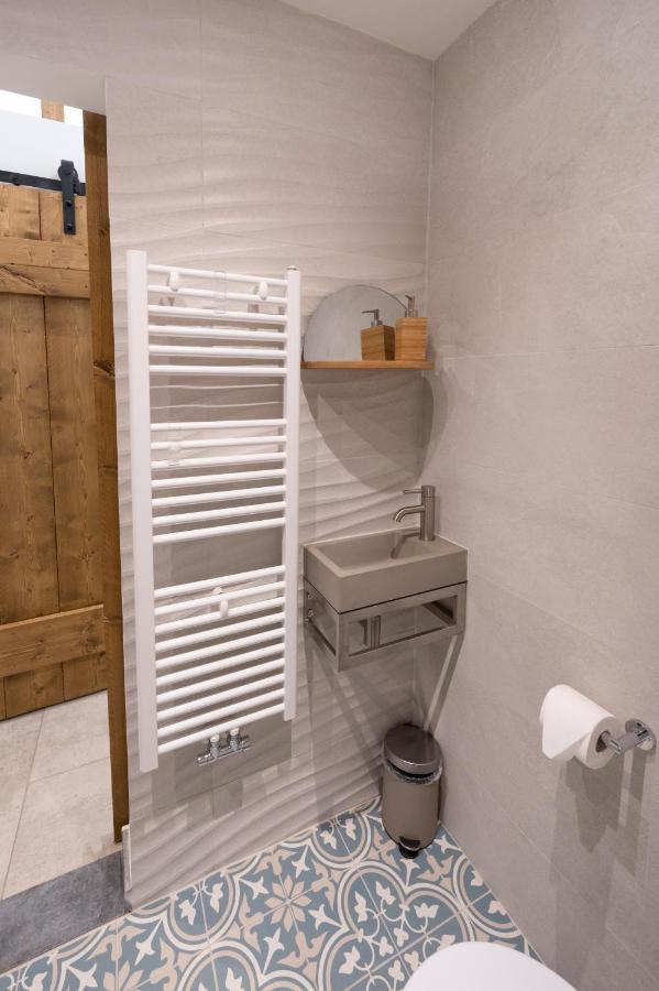 Zen-Bungalow No 2 Met Sauna En Hottub Rheezerveen Exterior photo
